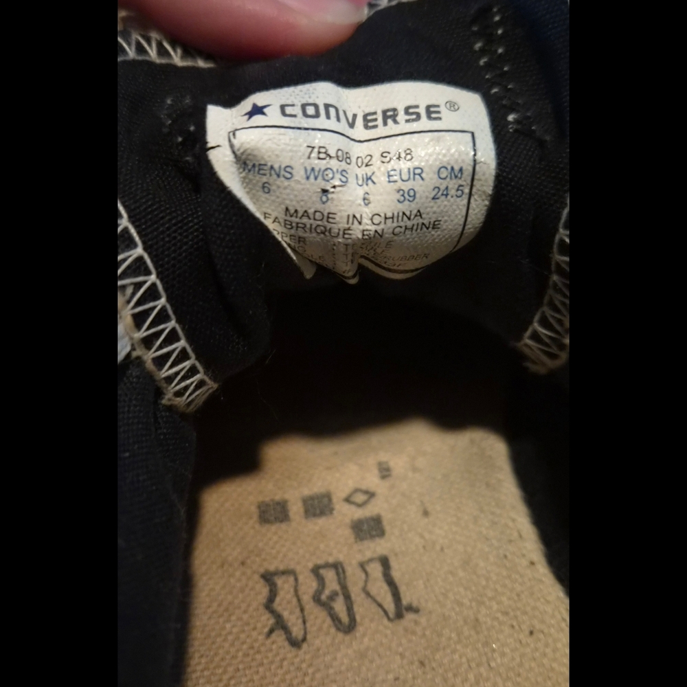 Star Pattern Low-Top Converse - Picture 6 of 6